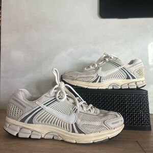 Nike Zoom Vomero 5 Men’s Size 8.5 Platinum Tint White/Grey